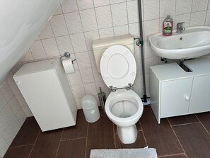 Pyyhkeet, saippua, vessapaperi