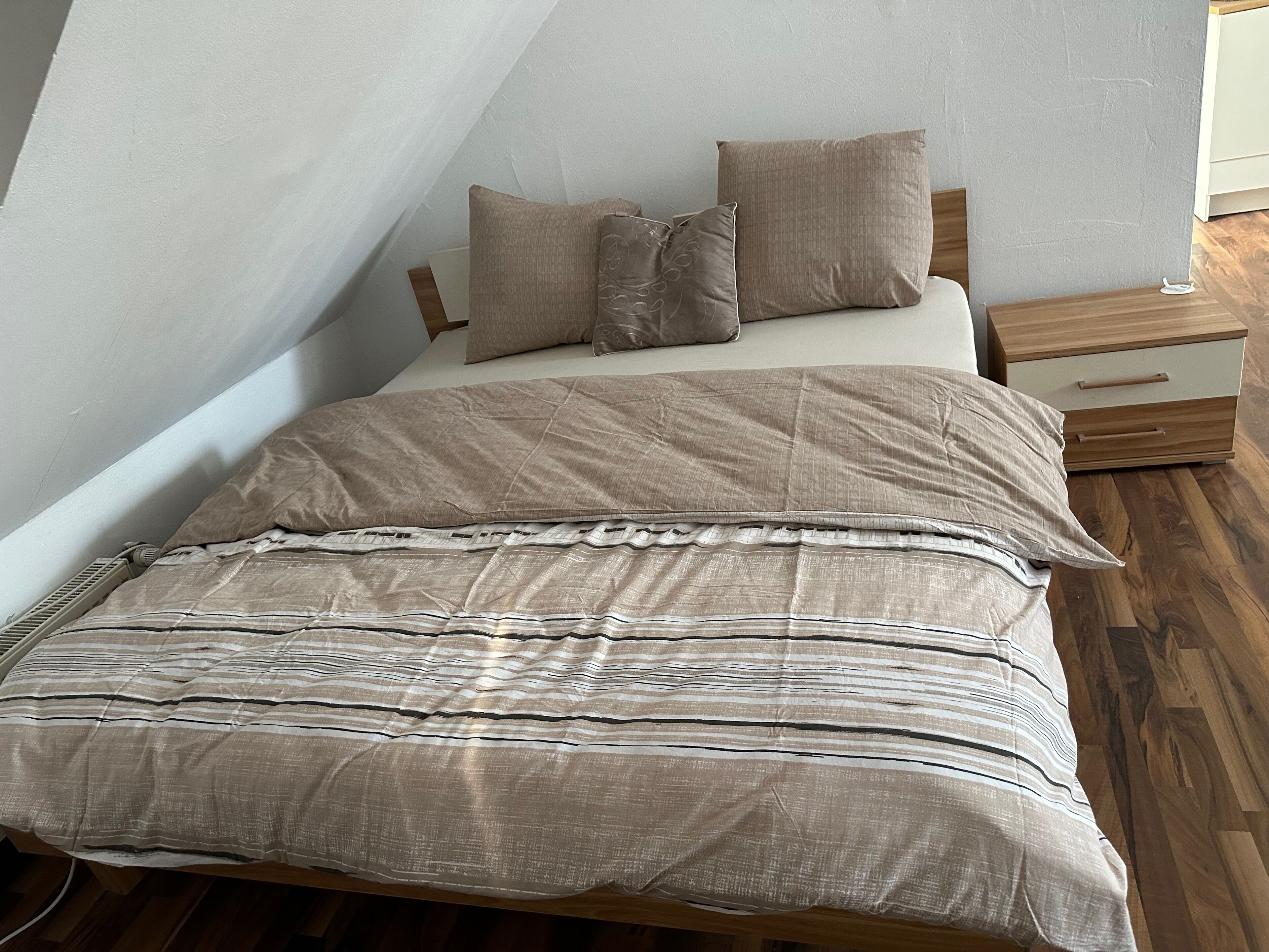 1 dormitorio, sistema de insonorización, wifi y ropa de cama