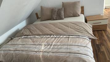 1 dormitorio, sistema de insonorización, wifi y ropa de cama