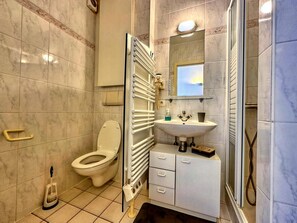 Apartment | Bathroom