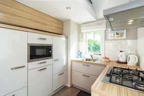 House | Private kitchen | Highchair - Modern Holiday Home in Kattendijke With a Garden (Kattendijke)