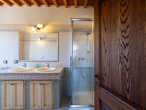 House | Bathroom