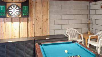 House | Game room