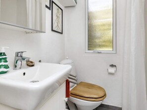 House | Bathroom - 6 Person Holiday Home in Lokken (Lokken)