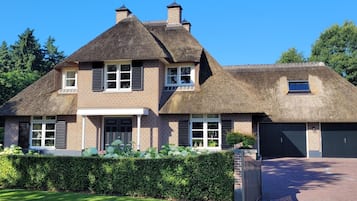 Villa | Exterior