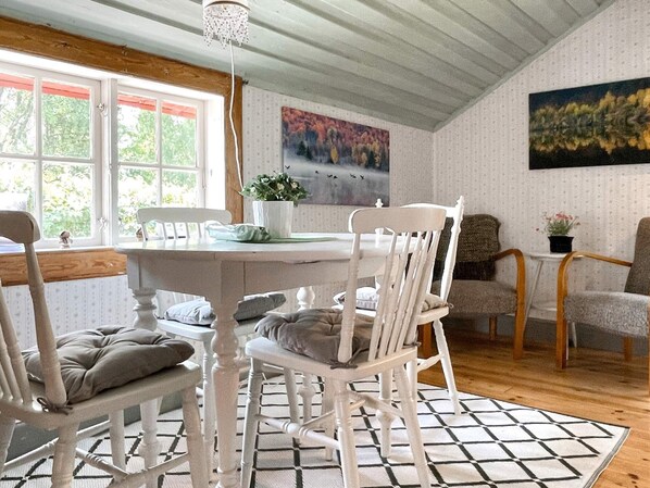House | Dining - 4 Person Holiday Home in Kolmarden (Kolmården)