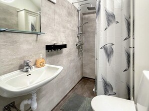 House | Bathroom - 4 Person Holiday Home in Kolmarden (Kolmården)