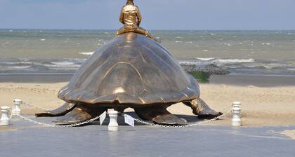 Canal-side Family Retreat