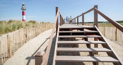 Canal-side Family Retreat