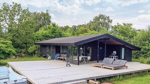 A modern cabin with a deck, outdoor seating, and a barbecue area. - 4 Star Holiday Home in Vejby (Vejby)