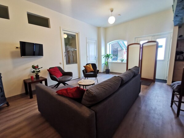 House | Living area - Modernized Holiday Home With Terrace (Munstergeleen)