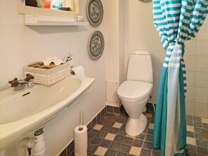 House | Bathroom - 4 Star Holiday Home in Klovedal (Klovedal)
