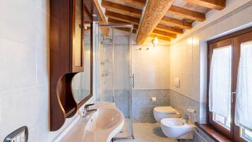 House | Bilik Mandi