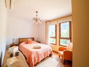 House | 3 bedrooms, individually furnished, iron/ironing board, bed sheets - Villa in Tenerife With Pool and Sea Views (Buenavista del Norte)