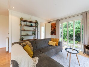 Living room - Holiday Home in Overijssel Near Cap Fun Park (Rheezerveen)