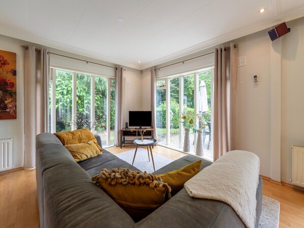 Living area - Holiday Home in Overijssel Near Cap Fun Park (Rheezerveen)