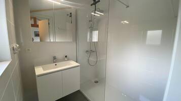 House | Bilik Mandi