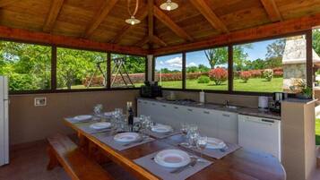 Villa | Restaurantes