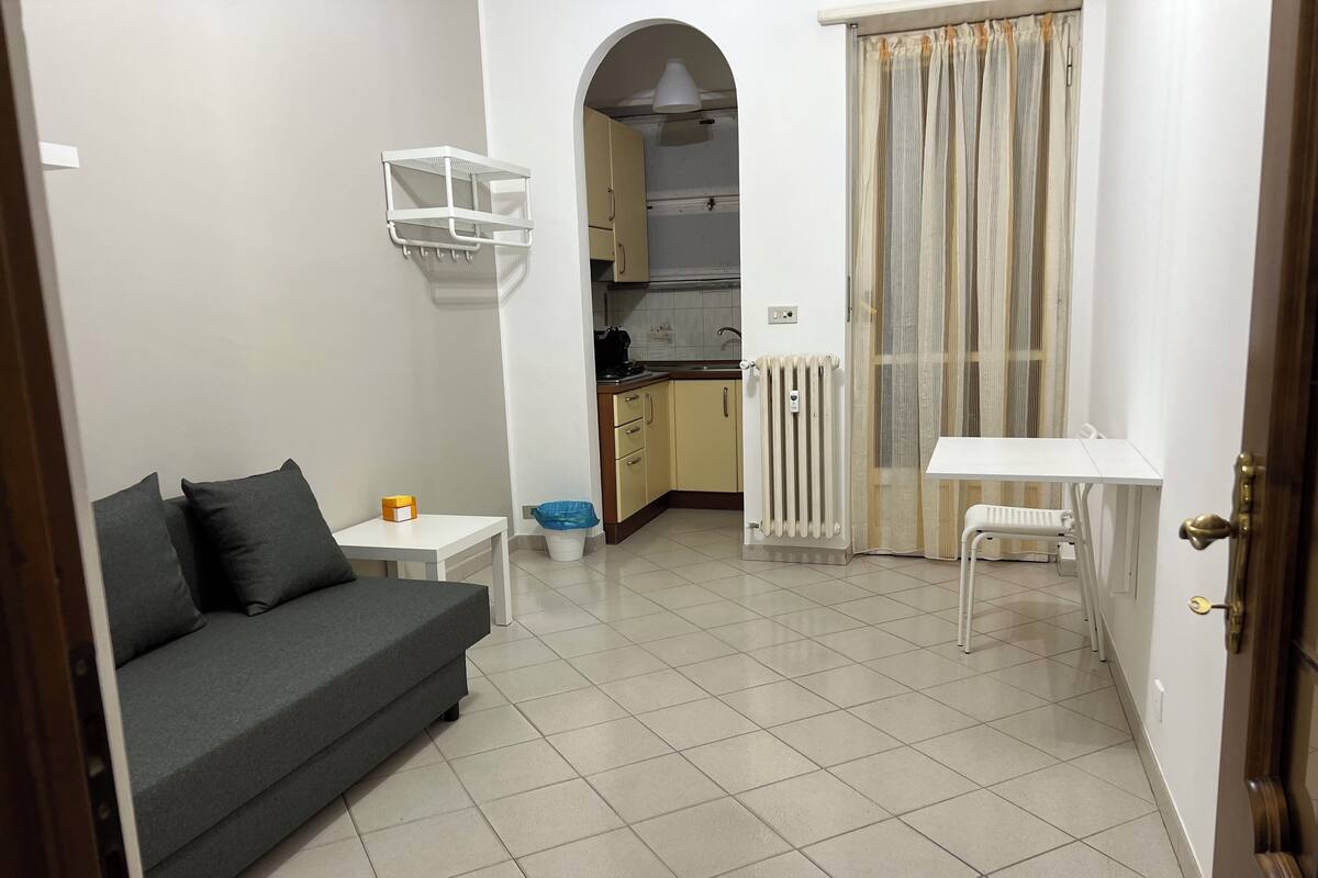 Economy Triple Room, Kitchenette, Courtyard View | Blackout drapes, free WiFi