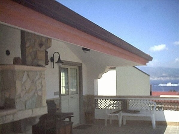 Apartment | Exterior - Apartment With Terrace on the Strait of Messina (Villa San Giovanni)