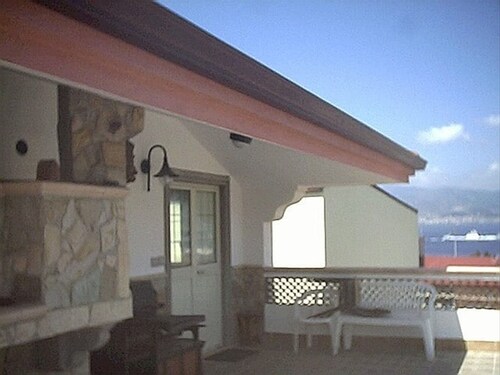 Apartment With Terrace on the Strait of Messina