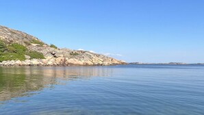 A clear coastal view with rocky terrain and calm water. - 5 Star Holiday Home in Bohus Malmon (Bohus-Malmon)