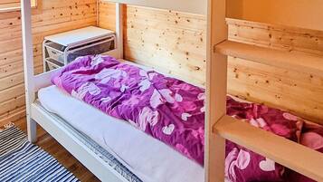 House | 3 bilik tidur, dilengkapkan perabot secara berasingan