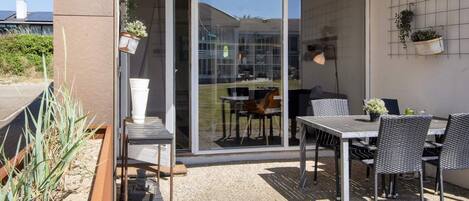 تناول الطعام بالخارج