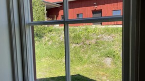 A window view of a red building with a clear sky. - 4 Star Holiday Home in Sparreholm (Sparreholm)