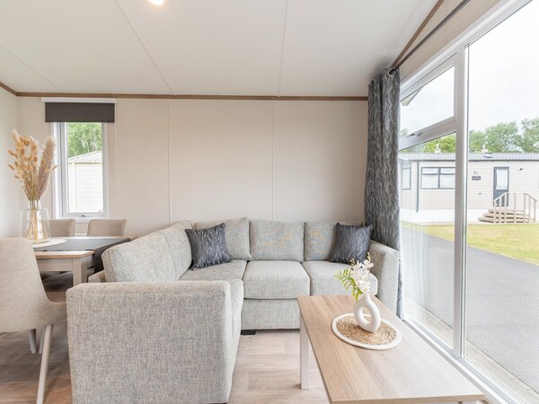Chalet In De Haan Near Sandy Beaches - De Haan