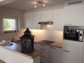 Apartment | Private kitchen - Modern Beachside Apartment (Nieuwpoort)