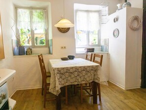 Dining - Earth Kingdom in the Pyrmonter Zehnthof (Roes)