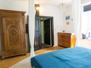 2 bedrooms, individually furnished - Earth Kingdom in the Pyrmonter Zehnthof (Roes)