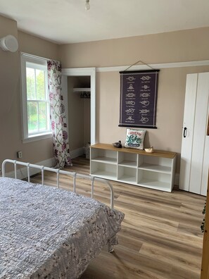 4 bedrooms, bed sheets