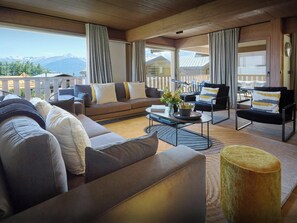 TV, fireplace, stereo - Chalet Grand Soir - nordic bath and wonderful views - OVO Network (Combloux)