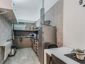 Fridge, microwave, stovetop, coffee/tea maker
