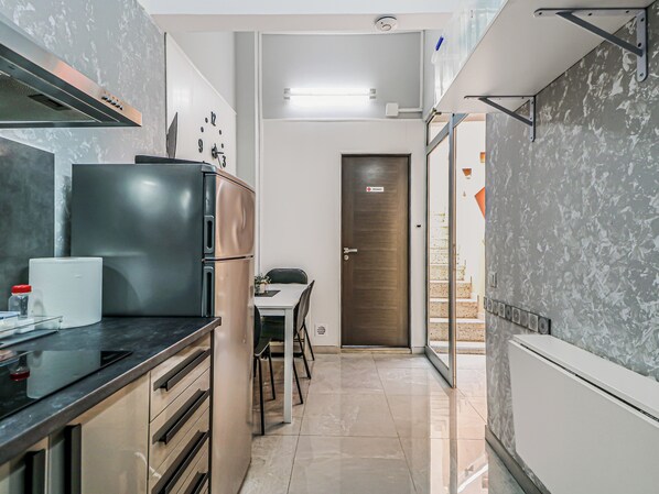 Fridge, microwave, stovetop, coffee/tea maker