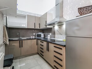 Fridge, microwave, stovetop, coffee/tea maker