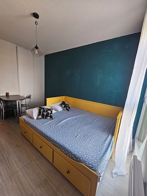 Desk, free WiFi, bed sheets