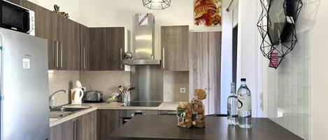 Jääkaappi, leivänpaahdin