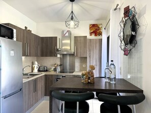 Fridge, toaster - Lovely T2 ideally located (PROPRIANO)