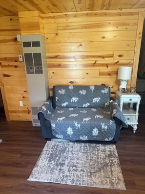 Smart TV - Cozy Manistee Cabin • Walk to Udell Hills Trailhead • Near NCT & Manistee River (Manistee)