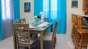 Villa familiale, vue sur la montagne | Repas dans la chambre