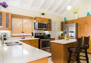 Family Villa, Mountain View | Private kitchen | Dining tables