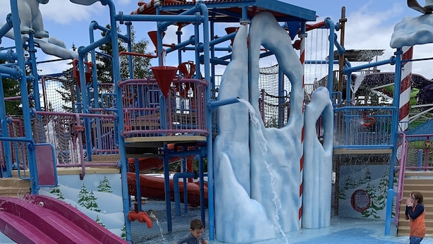 Pool - F26 Bretton Woods home steps from the slopes, AC, pool passes, discounted cog tix! (Bretton Woods)