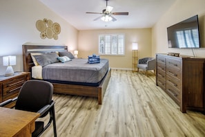 3 Schlafzimmer, Schreibtisch, Bügeleisen/Bügelbrett, Reisekinderbett