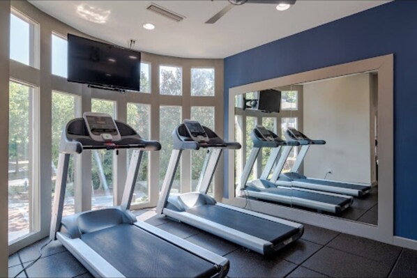 Fitness facility - Spacious Beautiful condo (Dunwoody)