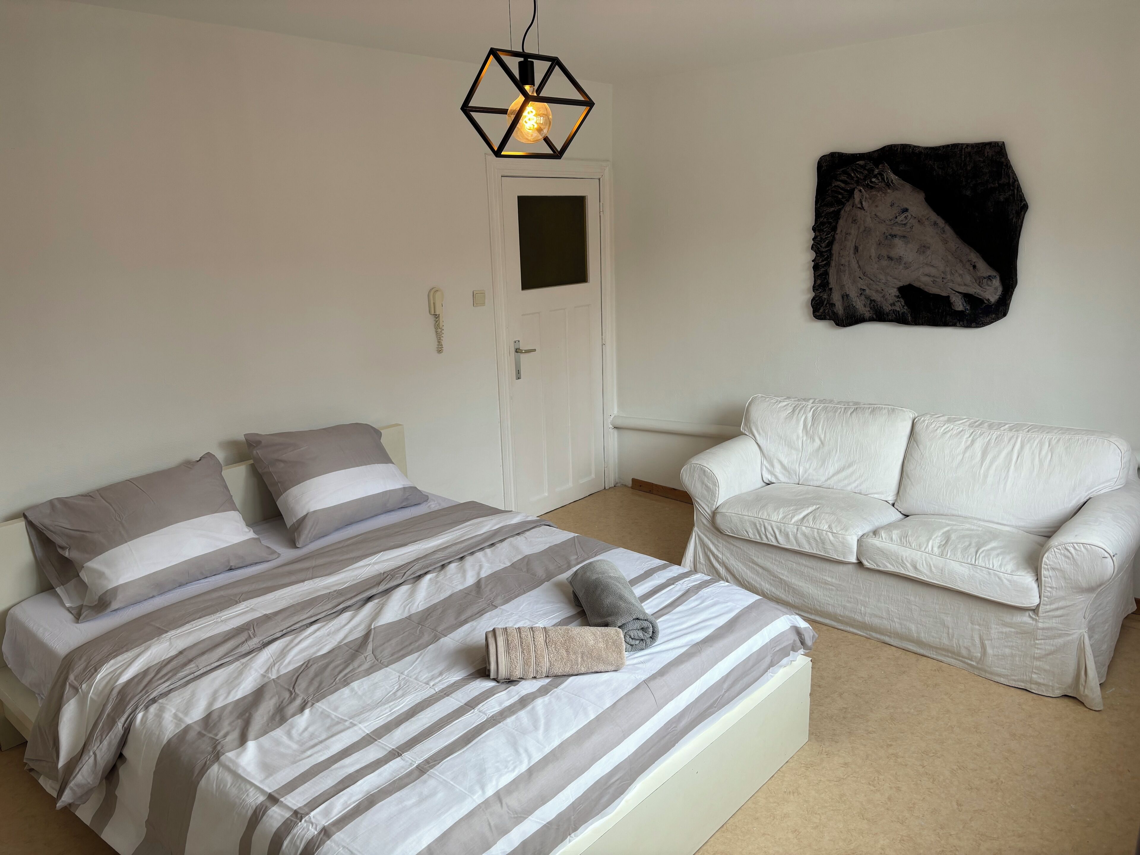 3 chambres, fer et planche à repasser, Wi-Fi, draps fournis