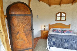 Panoramic Suite, Balcony, Beach View | Individually decorated, bed sheets - Casacuento (Quintero)