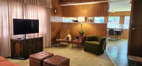 Smart TV. The Way Back - Groovy 1970s Time Capsule – Retro Vibes, Modern Comfort!